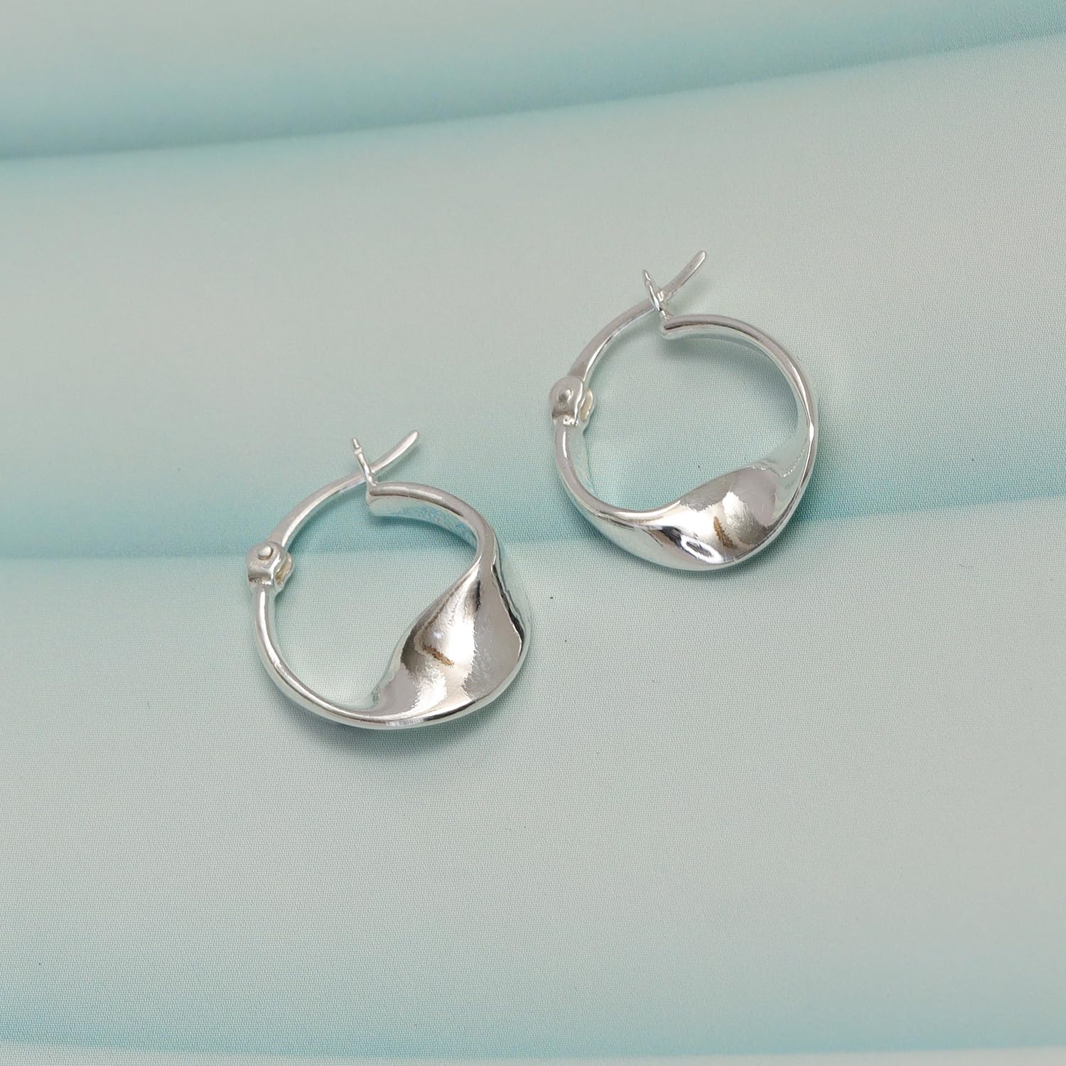 925 Sterling Silver Classic Twisted Round Wavy Click-Top Hoop Earrings for Women